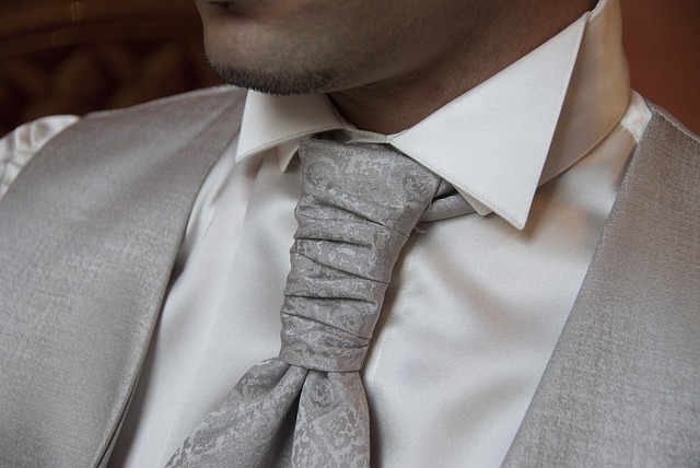 Koszula i szary krawat