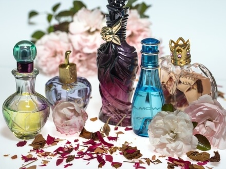 5 ponadczasowych perfum dla kobiet